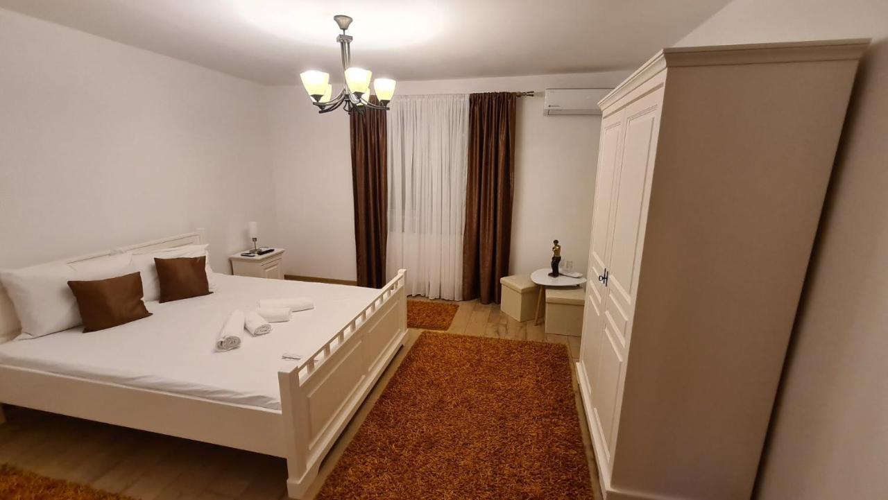 Casa Luca Hotel Moldova Noua Exterior foto